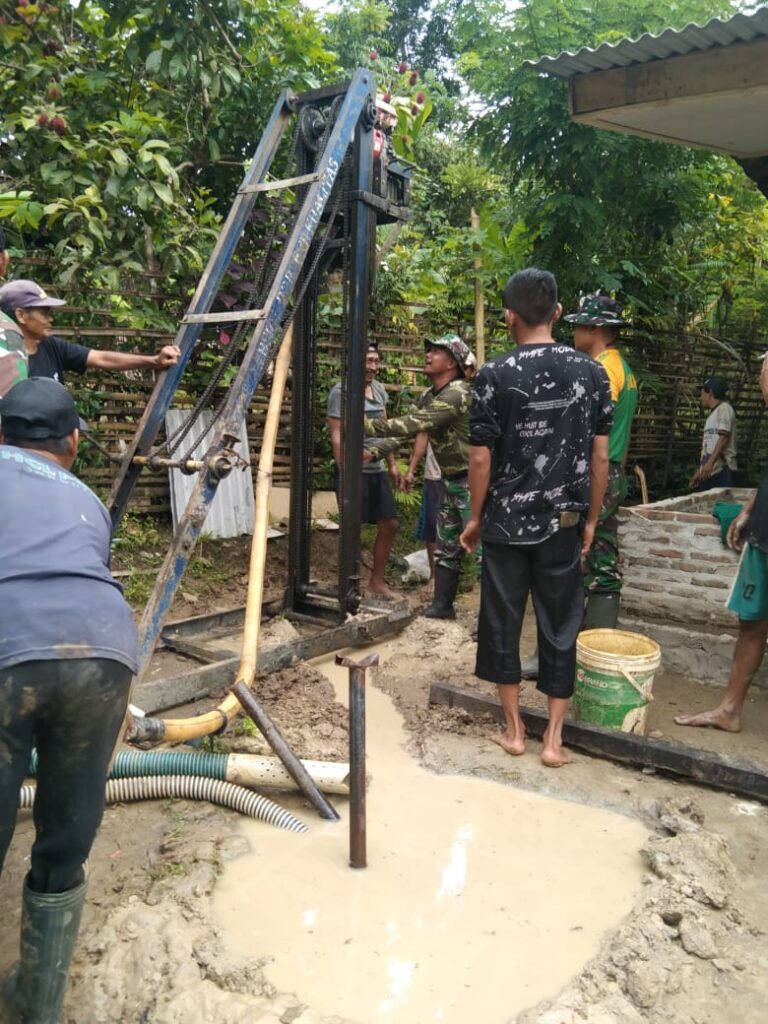 Hari Ke-3 TMMD Lakukan Bedah Rumah Dan Pengeboran Pompa Air Di Desa Parung Kujang, Cileles 1 1000172094