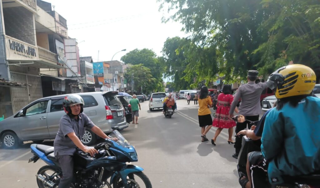 Personel Polsek Rangkasbitung Amankan Kegiatan Jalan Sehat di Alun-Alun Rangkasbitung 1 IMG 20251116 WA0050 2