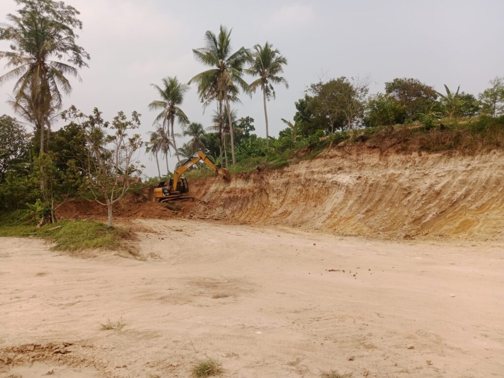 Pelaksana Tegaskan Pengerukan Tanah di Bypass Cibadak untuk Pemerataan Lahan 1 1003870629