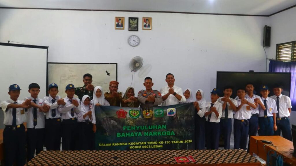 TMMD ke-130 Kodim 0603/Lebak Edukasi Pelajar SMPN 3 Cibeber tentang Bahaya Narkoba 1 1003878095